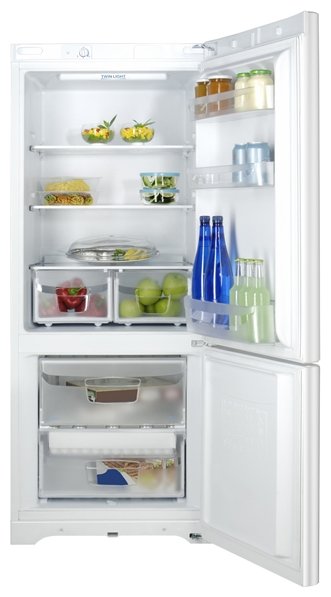 Холодильник Indesit BIAAA 10 - покрывается льдом